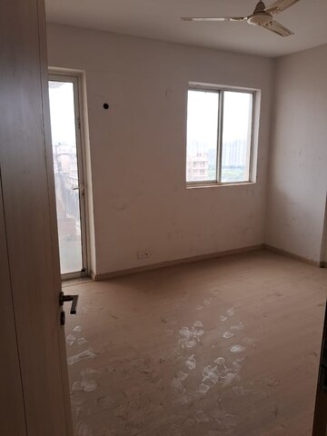 Room in 3 BHK Apartment at Conscient Habitat 78, Sector 78 – for Sale