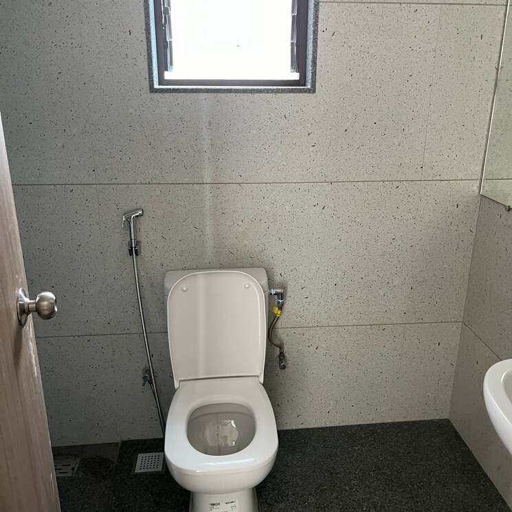 Bathroom, kumar-prospera-hadapsar 2 Bedroom 942 Sq.Ft. Apartment In Amanora Park Town Pune 7535206