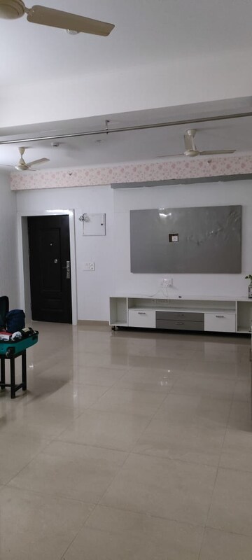 Furnished Amenities in 2.5 BHK Apartment at JM Florence, Tech Zone 4 Greater Noida – for Sale