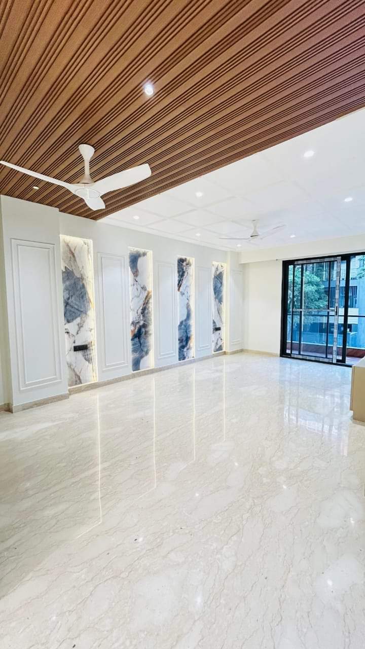 4 BHK + Pooja Room,Servant Room 2460 Sq.Ft. Builder Floor in Malibu Shopping Arcade