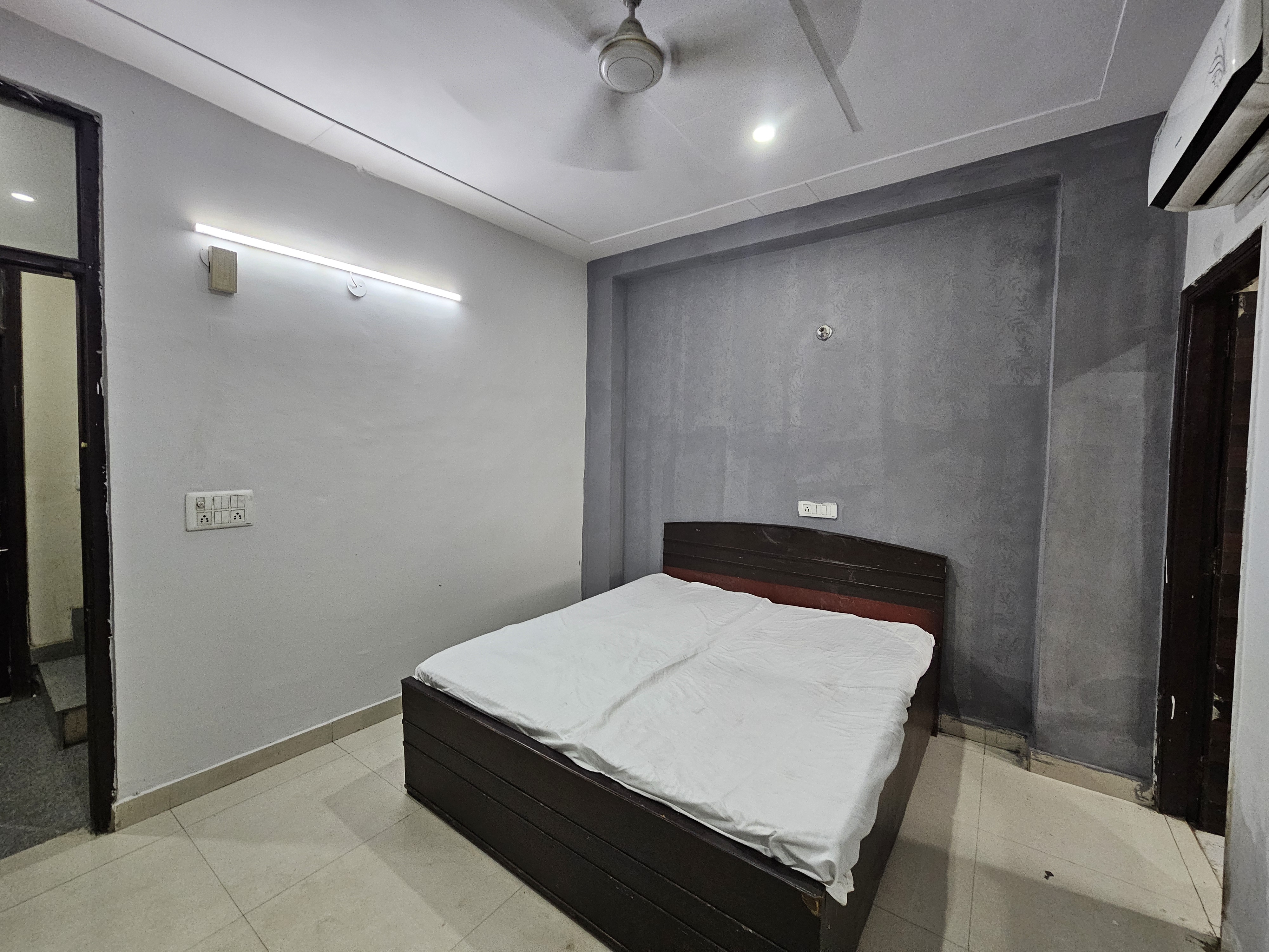 Rental 1 RK 300 Sq.Ft. Builder Floor in South City 2 Gurgaon 7539172