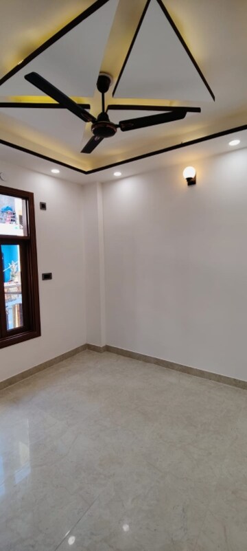 Room in 3 BHK Builder Floor at Dwarka – for Sale