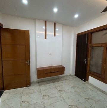 Room in 3 BHK Builder Floor at Maya Homes, Indrapuram – for Sale