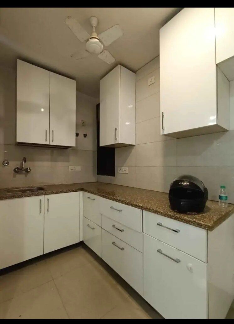Kitchen, shivalik colony 3 Bedroom 200 Sq.Yd. Builder Floor In Shivalik Colony Delhi 7539936