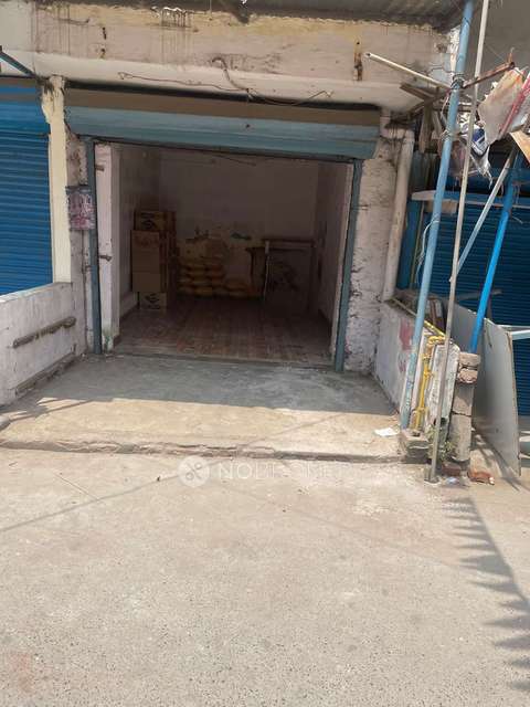 Commercial Shop 678 Sq.Ft. For Rent in Laxmi Nagar Delhi  7539985