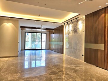 Room in 4 BHK Builder Floor at Unitech South City 1, Sector 41 – for Sale