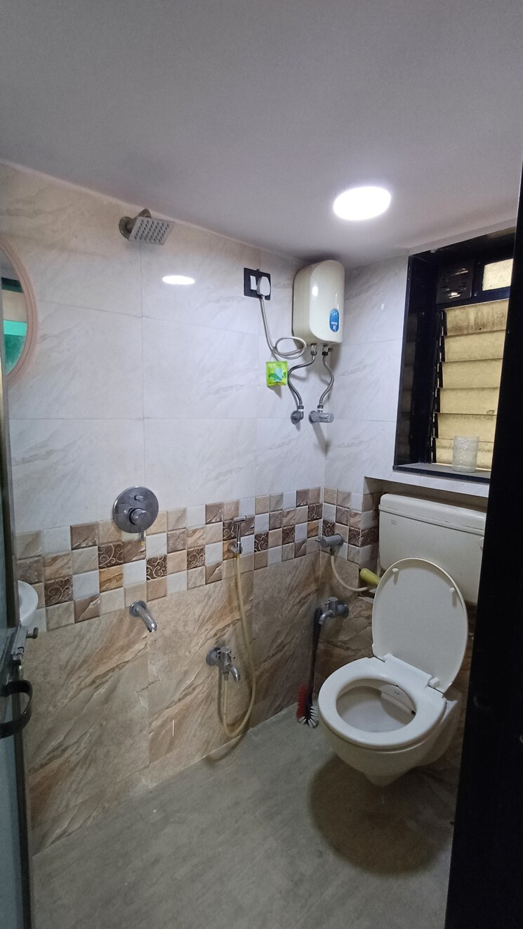 Bathroom, ghantali-chs 2 Bedroom 950 Sq.Ft. Apartment In Naupada Thane 7540610