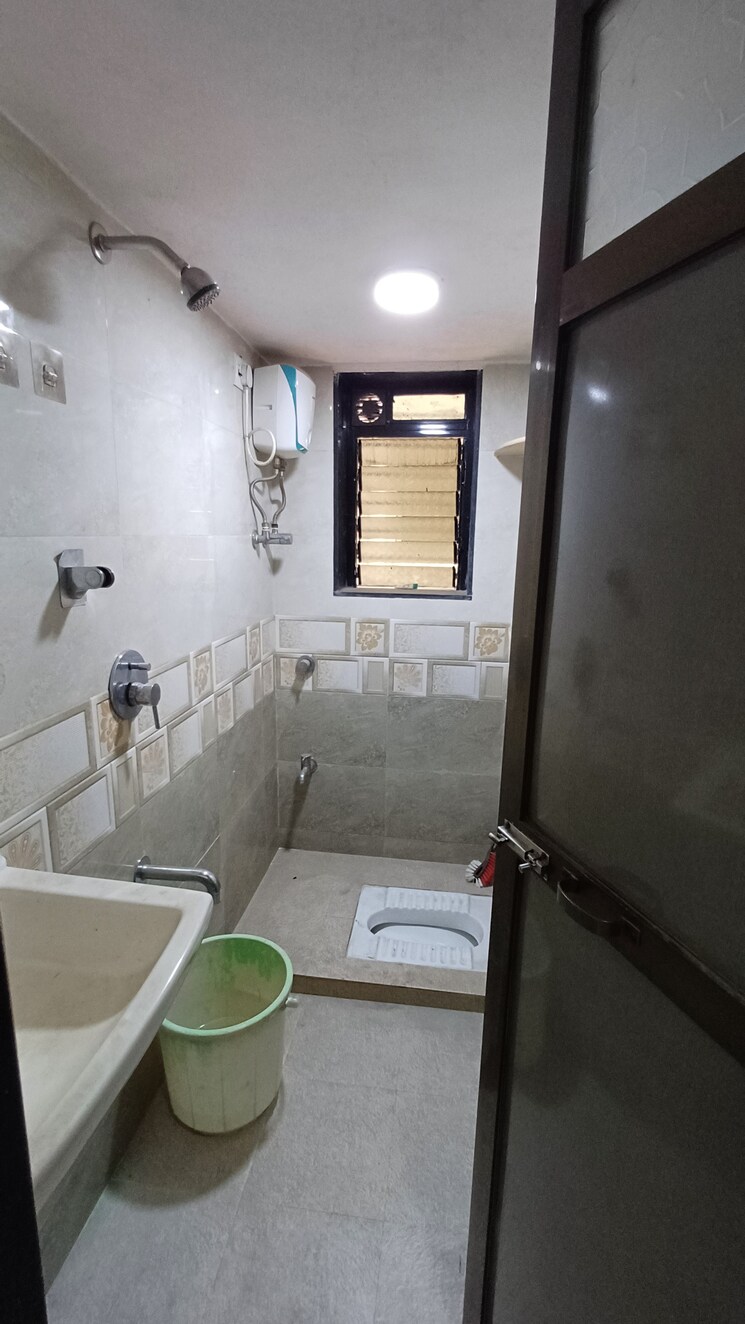 Attached Bathroom, ghantali-chs 2 Bedroom 950 Sq.Ft. Apartment In Naupada Thane 7540610
