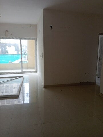 Room in 3 BHK Apartment at Pardos Okas Residency, Sushant Golf City – for Sale