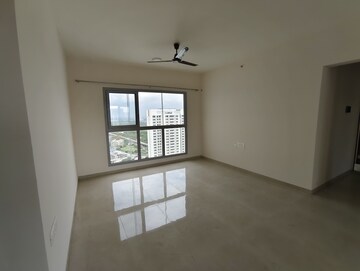 Room in 3 BHK Apartment at Piramal Vaikunth, Balkum Pada – for Sale