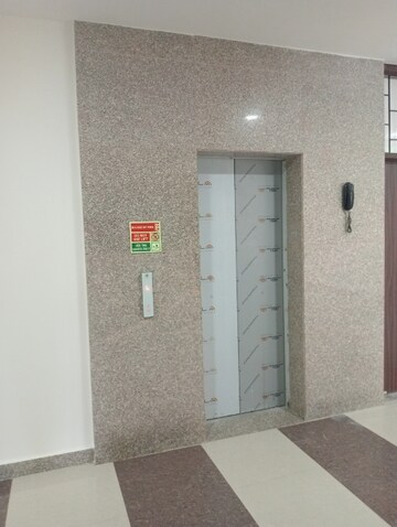 Room in 3 BHK Apartment at Pardos Okas Residency, Sushant Golf City – for Sale