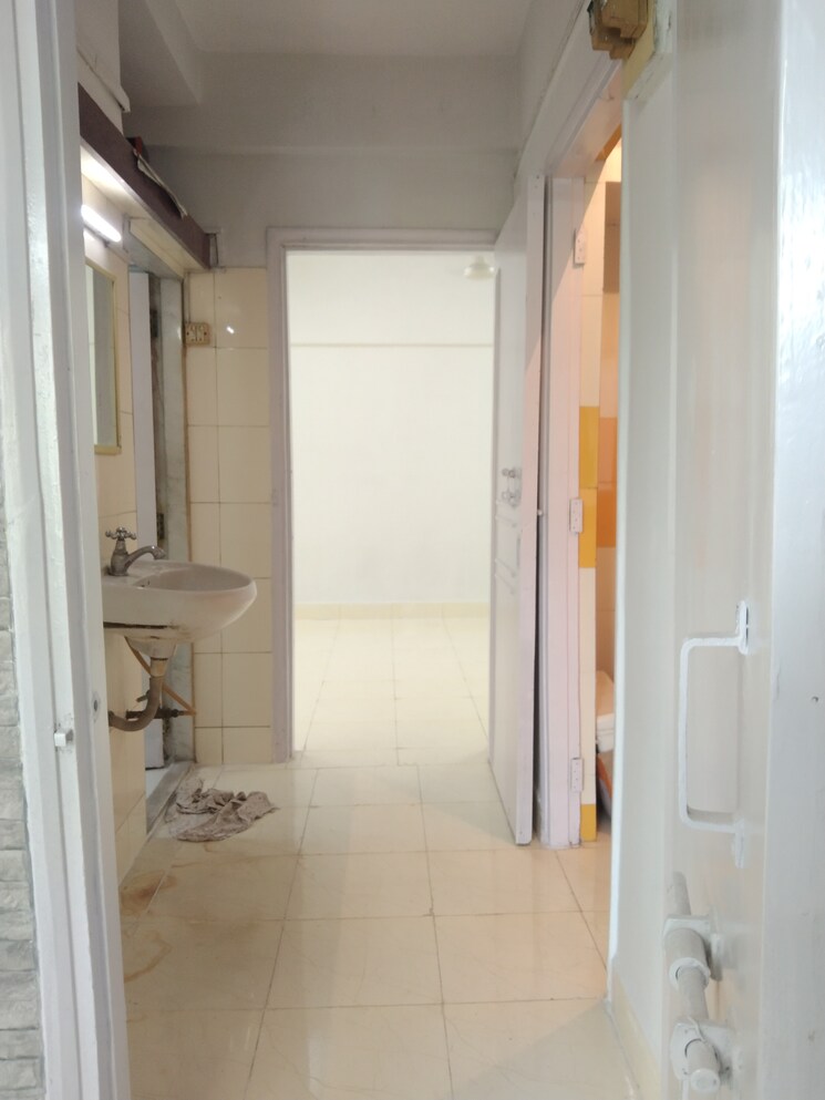 Bathroom, raheja-township 1 Bedroom 548 Sq.Ft. Apartment In Malad East Mumbai 7540789