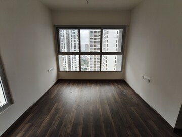 Room in 2 BHK Apartment at Piramal Vaikunth, Balkum Pada – for Sale