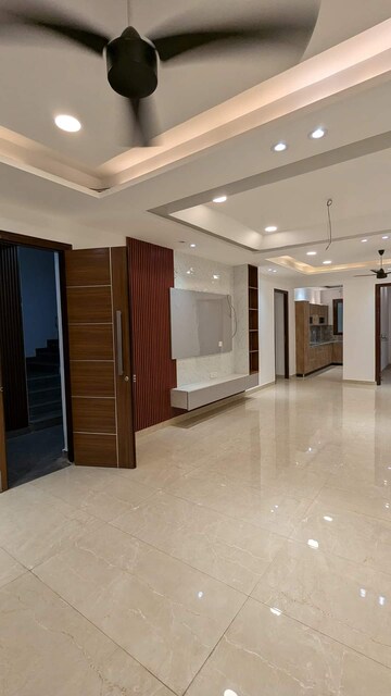 Room in 4 BHK Builder Floor at Green Fields Colony – for Sale