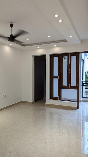 Room in 4 BHK Builder Floor at Green Fields Colony – for Sale