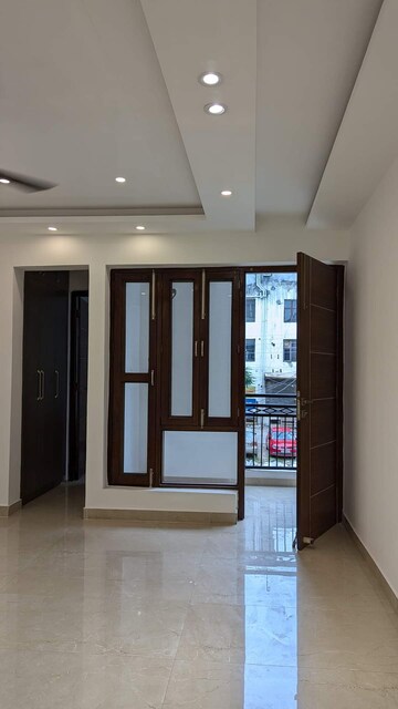 Room in 4 BHK Builder Floor at Green Fields Colony – for Sale