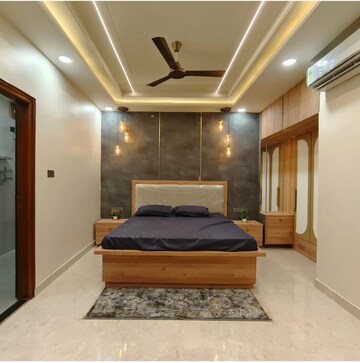 Room in 3.5 BHK Independent House at Vidhan Sabha Marg – for Sale