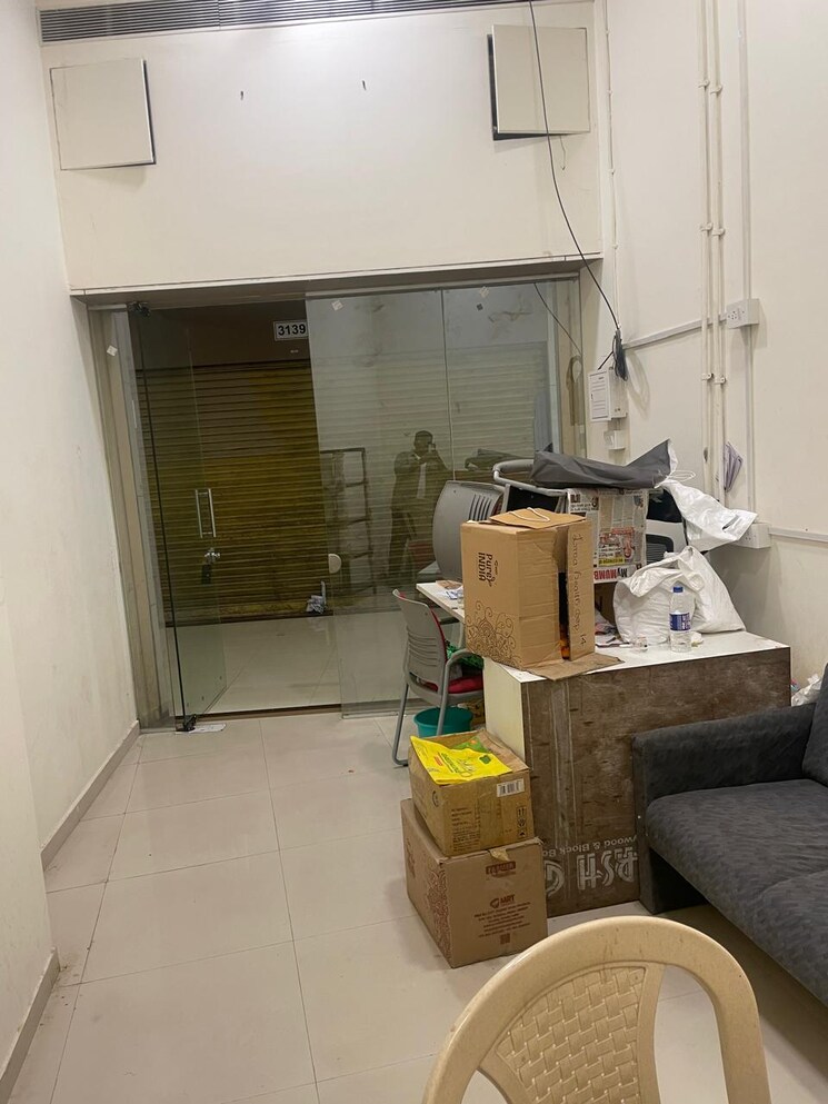 Team Area, rustomjee-eaze-zone-mall Commercial Office Space 284 Sq.Ft. In Malad West Mumbai 7541388