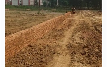 Plot For Sale in Salempur