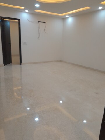 Room in 4 BHK Builder Floor at Rohini Sector 11 – for Sale