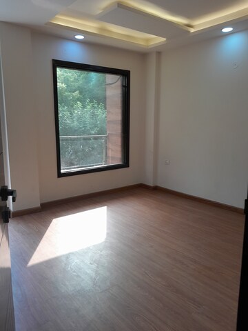 Room in 4 BHK Builder Floor at Rohini Sector 11 – for Sale