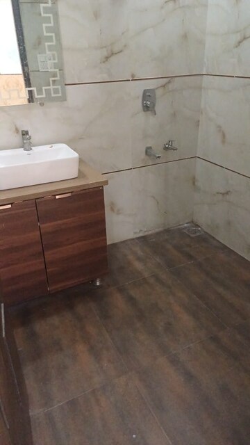 Furnished Amenities in 2.5 BHK Builder Floor at Paschim Vihar – for Sale