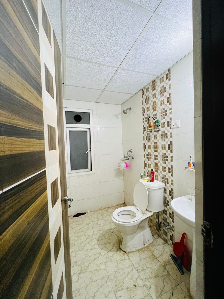 Bathroom, samridhi-grand-avenue 3 Bedroom 1380 Sq.Ft. Apartment In Tech Zone 4 Greater Noida Greater Noida 7543689