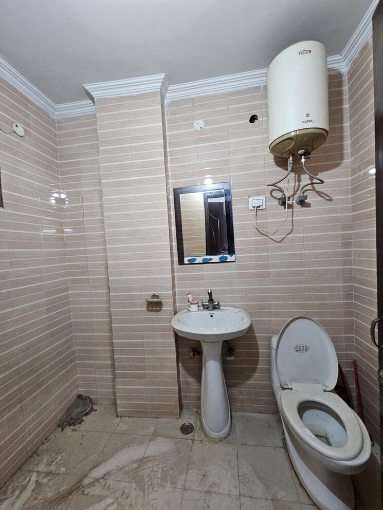 Bathroom, rustomjee-crown 4 Bedroom 1700 Sq.Ft. Apartment In Prabhadevi Mumbai 7543634
