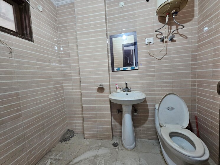 Bathroom, rustomjee-crown 4 Bedroom 1700 Sq.Ft. Apartment In Prabhadevi Mumbai 7543634
