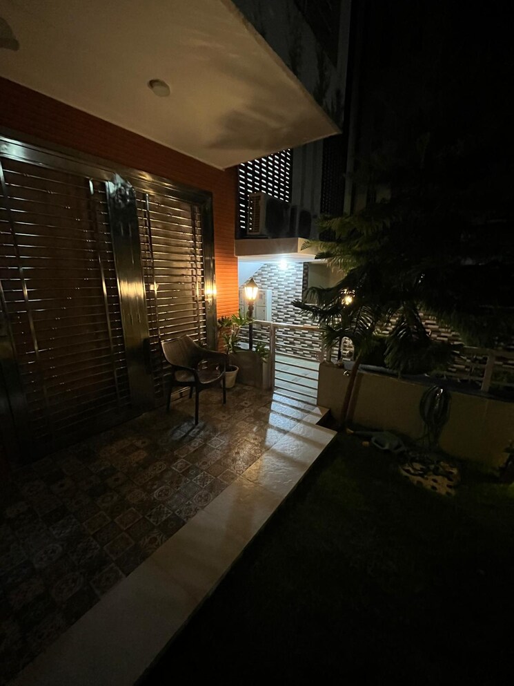  Parking, rustomjee-crown 3 Bedroom 3050 Sq.Ft. Apartment In Prabhadevi Mumbai 7543664