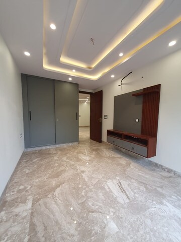 Room in 2.5 BHK Builder Floor at Paschim Vihar – for Sale