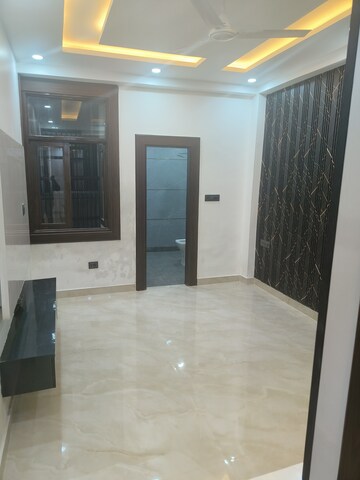 Room in 3 BHK Builder Floor at Niti Khand – for Sale