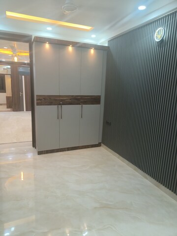Room in 3 BHK Builder Floor at Niti Khand – for Sale