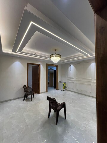 Room in 3 BHK Builder Floor at Ansal API Versalia, Sector 67a – for Sale