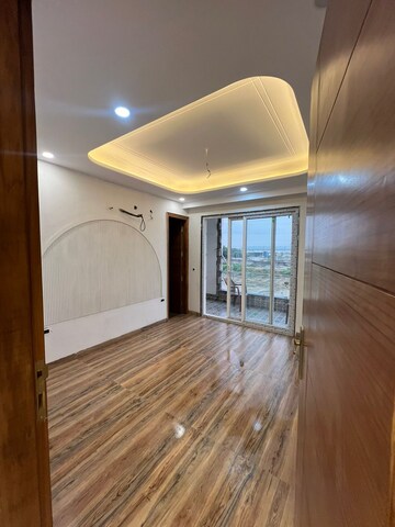 Room in 3 BHK Builder Floor at Ansal API Versalia, Sector 67a – for Sale