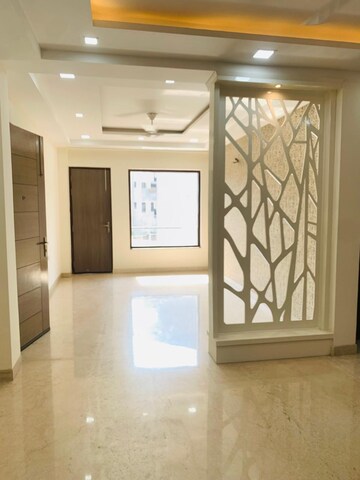 Room in 3 BHK Builder Floor at SS Mayfield Gardens, Sector 51 – for Sale
