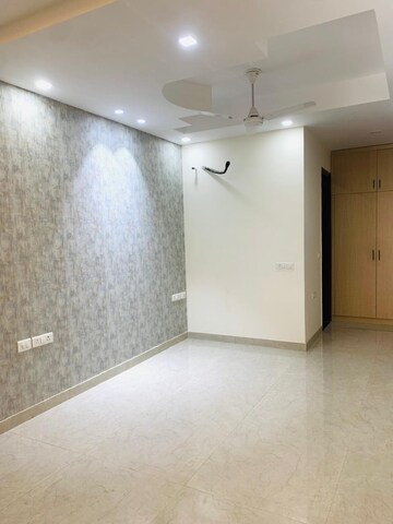 Room in 3 BHK Builder Floor at SS Mayfield Gardens, Sector 51 – for Sale