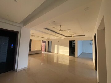 Room in 3.5 BHK Builder Floor at Smart World Gems, Sector 89 – for Sale