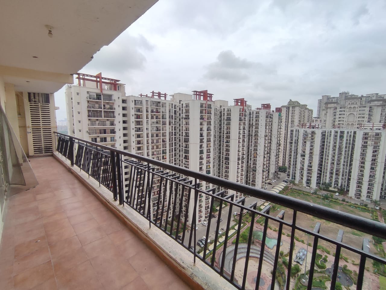 3 BHK Apartment For Resale in Amrapali Crystal Homes Sector 76 Noida  7544514