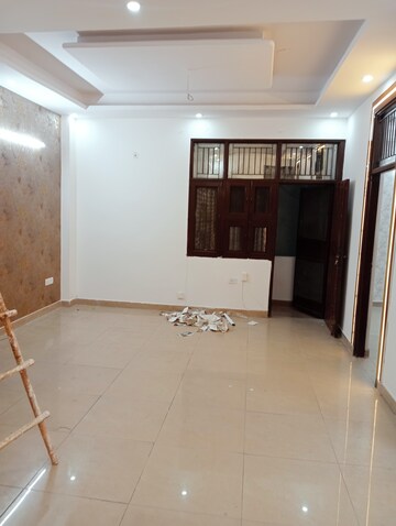 Room in 3 BHK Builder Floor at Niti Khand – for Sale