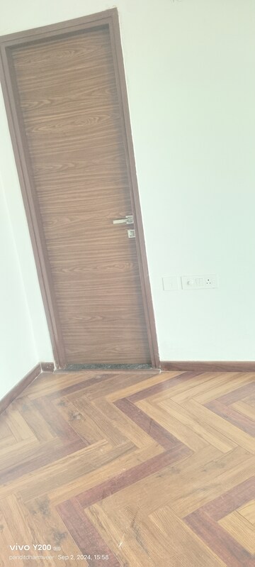 Room in 2 BHK Apartment at ACE Parkway, Sector 150 – for Sale