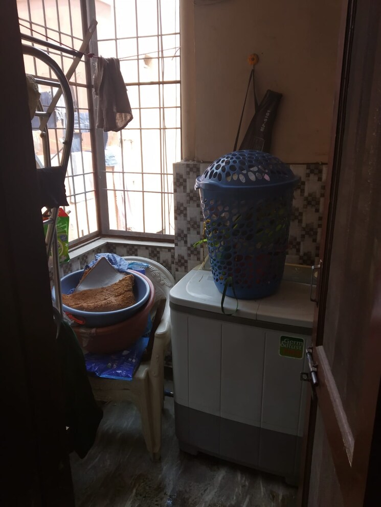 Other, paschim vihar 2.5 Bedroom 84 Sq.Yd. Builder Floor In Paschim Vihar Delhi 7544814