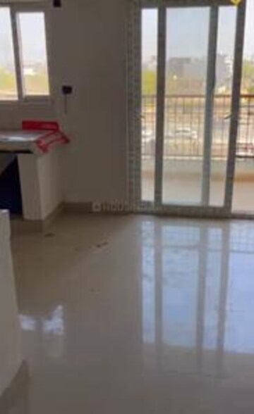 Room in 3.5 BHK Apartment at Kumar Imperial Greens, Sector 16 Greater Noida – for Sale