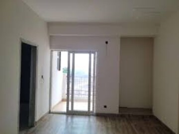 Room in 3.5 BHK Apartment at Kumar Imperial Greens, Sector 16 Greater Noida – for Sale