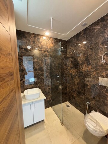 Furnished Amenities in 3 BHK Builder Floor at BPTP District Phase 2, Sector 84 – for Sale