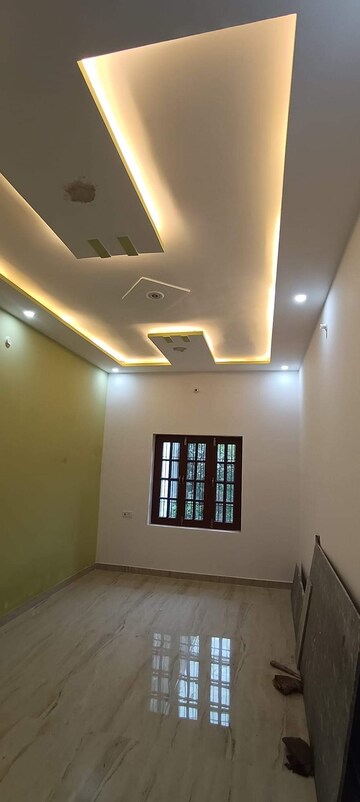 Room in 2 BHK Independent House at Jankipuram Extension – for Sale