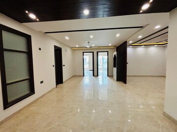 Room in 4 BHK Builder Floor at Sector 85 – for Sale