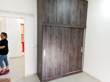 Room in 2 BHK Apartment at Sector 10 Yamuna Expressway – for Sale