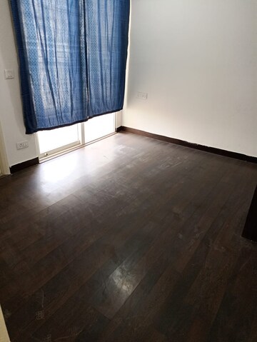 Room in 2 BHK Apartment at Sector 10 Yamuna Expressway – for Sale