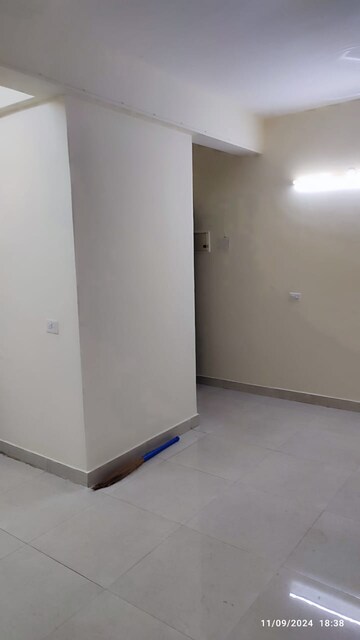 Room in 3 BHK Apartment at Signature Orchard Avenue 2, Sector 93 – for Sale